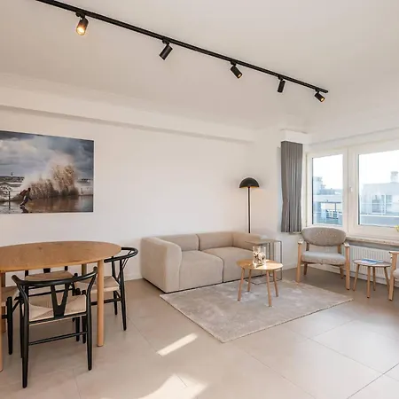 Incredibly Renovated Flat On A Suberb Location Apartment *