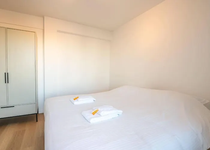 Incredibly Renovated Flat On A Suberb Location Apartment