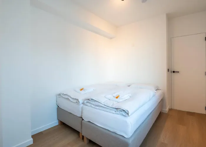 Incredibly Renovated Flat On A Suberb Location Apartment *