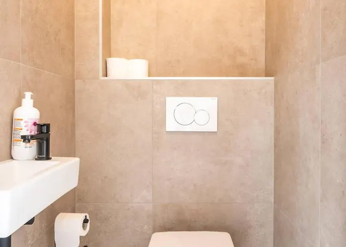 Apartment Incredibly Renovated Flat On A Suberb Location *