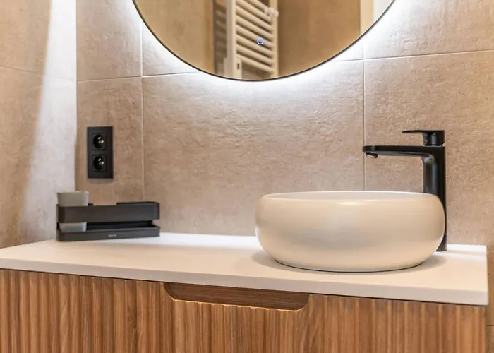 Incredibly Renovated Flat On A Suberb Location Apartment *