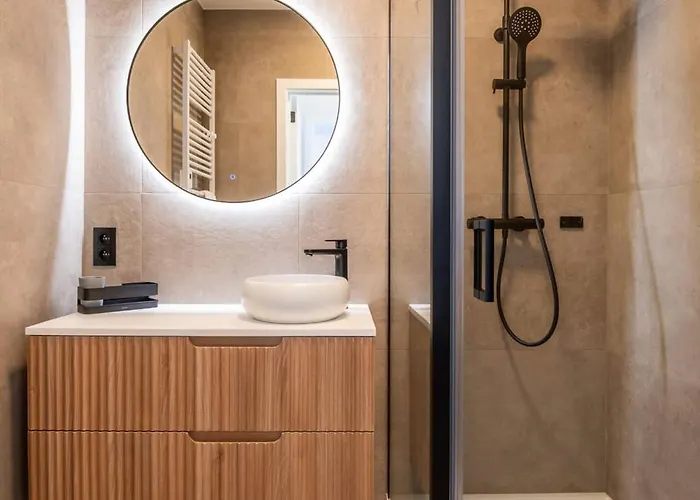 Incredibly Renovated Flat On A Suberb Location *